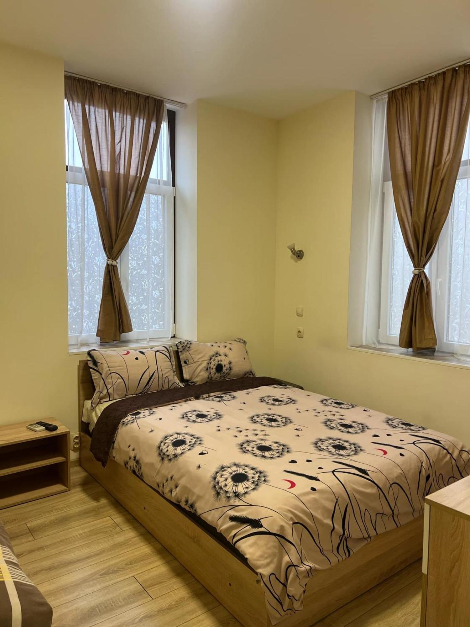 Стонел Apartment Велико Търново Екстериор снимка